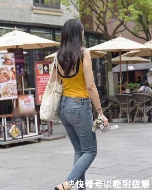 “小肚子”女士别乱穿,特别是这款裤子,“水桶腰”正等你呢