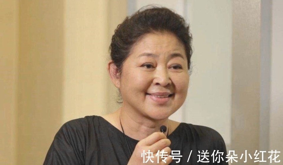 中国传统文化!倪萍一幅画曾拍出150万,虎年画虎画惹争议,被嘲笑形同尿渍