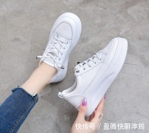 小白鞋不仅简约百搭,且减龄效果相当不错,青春靓丽又不缺时尚感