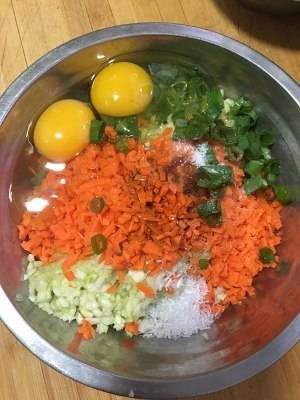 比肉好吃的素菜菜谱，香煎西葫芦，简单美味营养，超下饭，吃不够