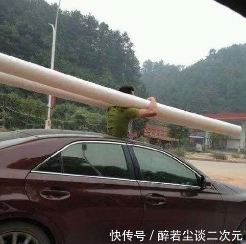 |幽默笑话:三年前有个女同事找我借一千块钱,说是家里有事……