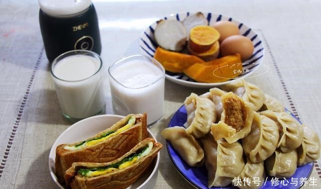 勤快宝妈家早餐朋友圈火了,每天有新花样,早餐店都没这丰盛