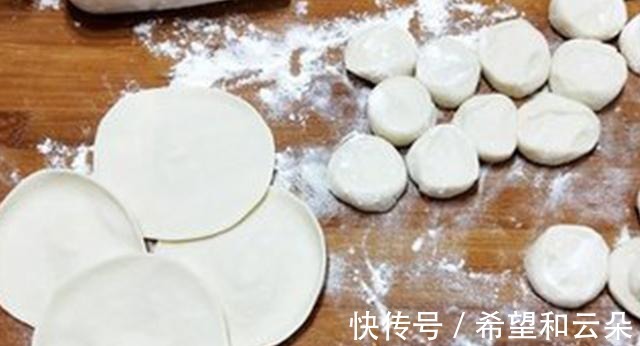 鸡胸肉|酥脆鲜嫩的鸡肉馅饼,十分钟简单制作,味道爽得让你停不下来!