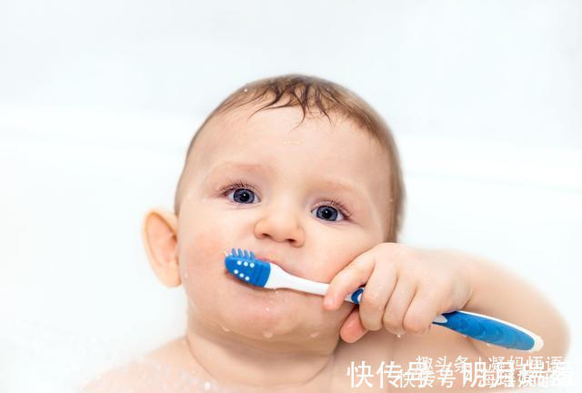 牙刷|孩子开始刷牙的正确时间，不是1岁不是2岁，而是这个年龄
