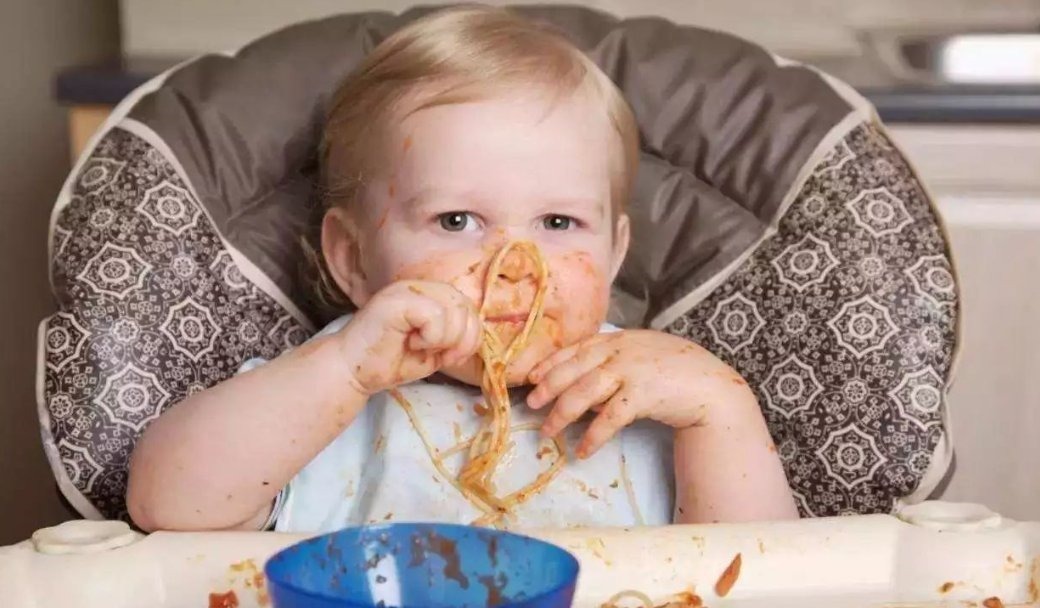 辅食|想让宝宝顺利接受辅食?除了米粉选择正确以外,喂养方式也很关键