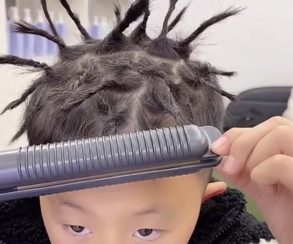 小学生|小学生自己设计了款社会人发型,最后居然让人另眼相看,女生:确实有点小帅