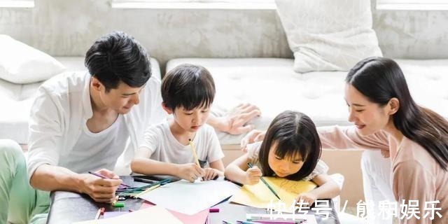 父母|4种坏习惯发现就打,纠正晚了,不仅孩子没出息,还会拖累父母