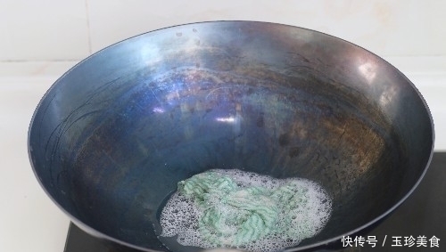 不粘锅|简单几步,教你把铁锅变成不粘锅,炒菜香还补铁,家家都需要