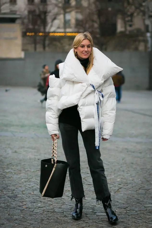  冬季，羽绒服里边搭什么？