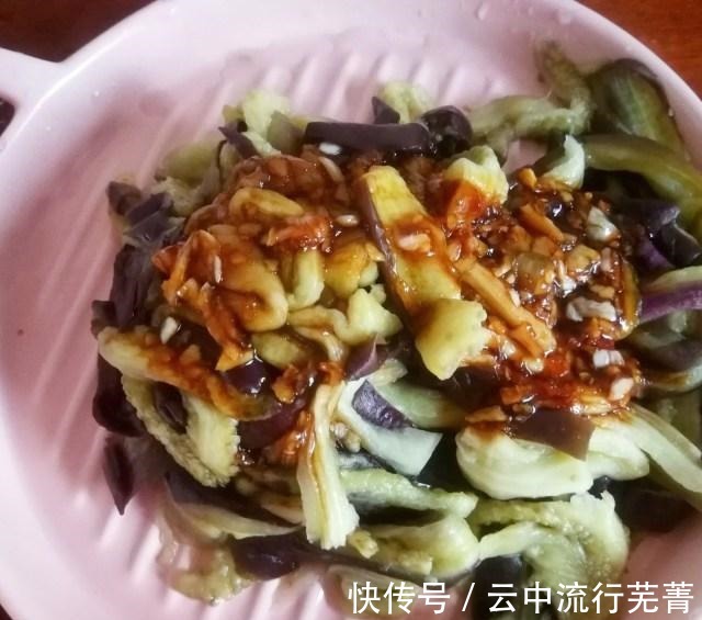 餐桌|蒜泥茄子，炎炎夏日，餐桌上清凉消暑美味！