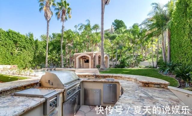 美国|参观董卿在美国的豪宅,全屋卫生间都有十个,户外环境像园林景观