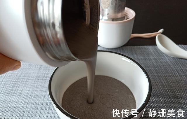 黑芝麻糊|冬天黑芝麻不要单独吃,加此3样才大补,每天1碗,身体猛如虎