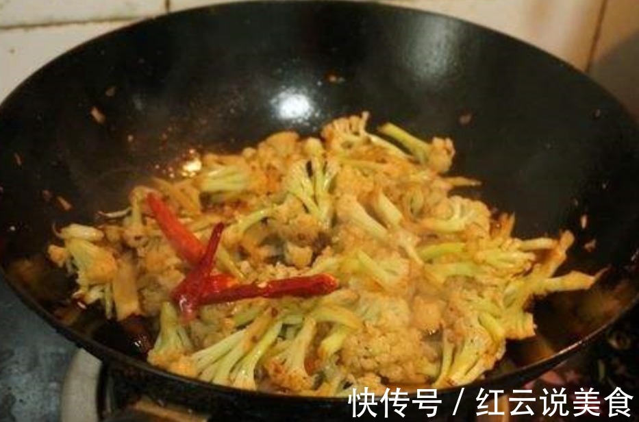 花菜第一步不是焯水,很多人做错啦,难怪炒出来的花菜不香不脆