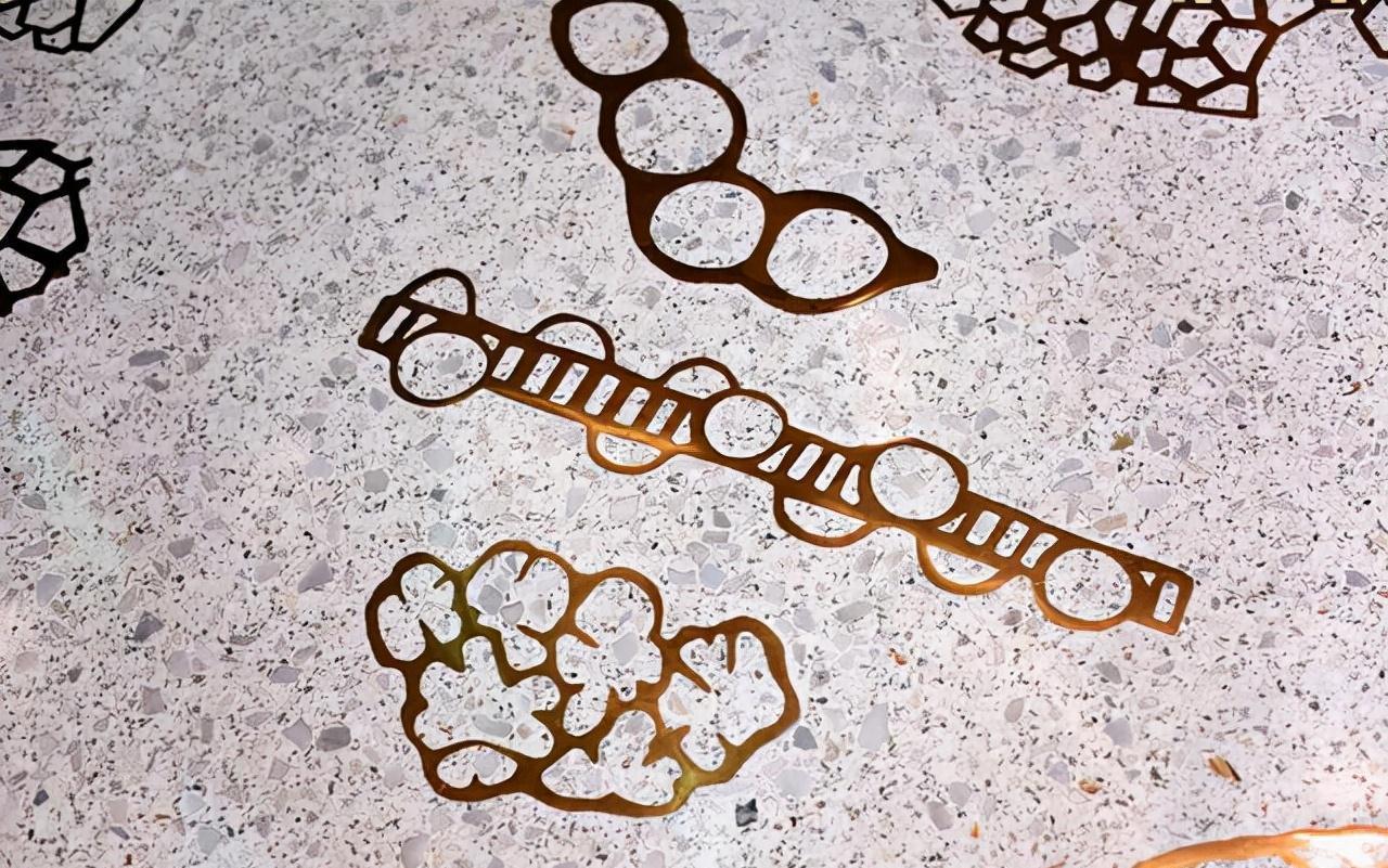 铺设|若再装就换种新材料，通铺起来非常上档次，纹理可定制好看、通配