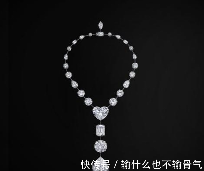 矿石场 世界上最大的钻石,总重量达603克拉,却是在一废弃的矿坑中发现