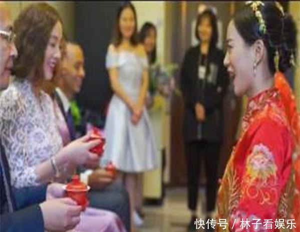 冻龄婆婆婚礼上走红，儿媳全程黑脸，儿子：到底谁结婚？