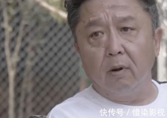 秦霄贤成《热气腾腾欢笑吧》常驻嘉宾，首部电影《扬名立万》将映