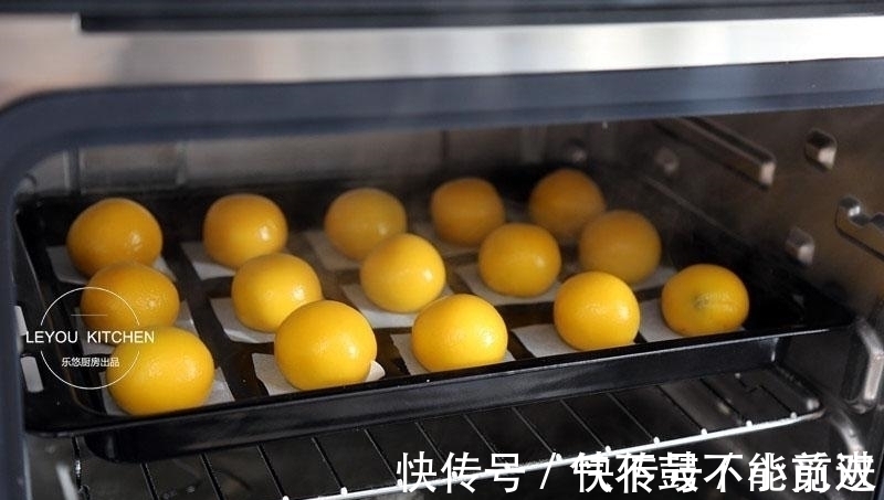 南瓜泥|软软糯糯的小点心，蒸熟就行，好吃不上火，新年端上桌秒光