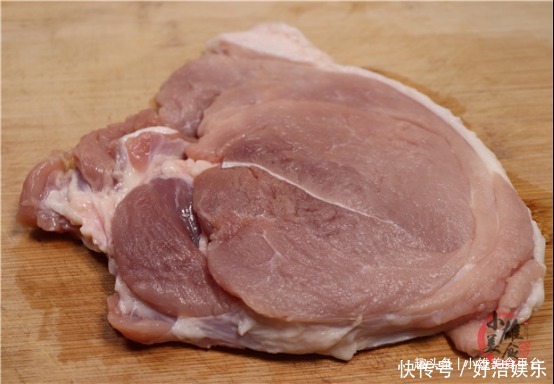 才知道,解冻肉不能先用水泡!教你饭店的诀窍,吃起来和鲜肉一样