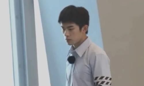 被《青你2》淘汰后，她转头参加央视选秀，和蔡徐坤再续师生缘