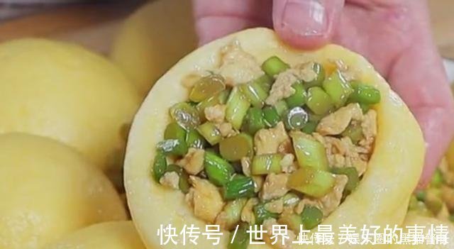 美味|玉米面倒开水锅里,瞬间变成美味,一次就成功,老人孩子都爱吃