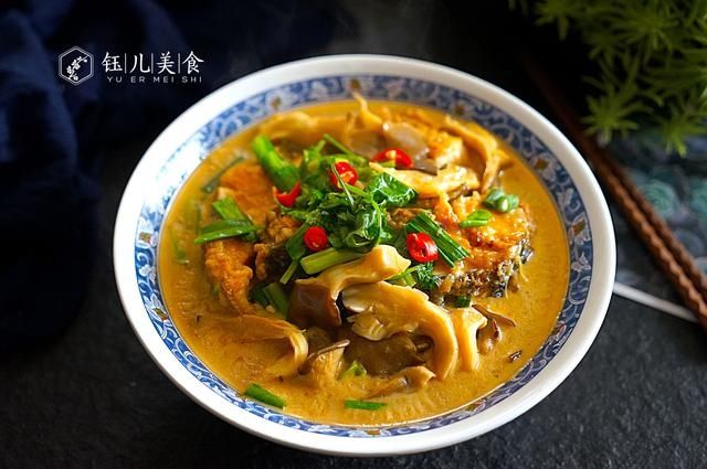 天冷了，宁可不吃肉也要多吃这鱼，和平菇是绝配，味道鲜美又滋补