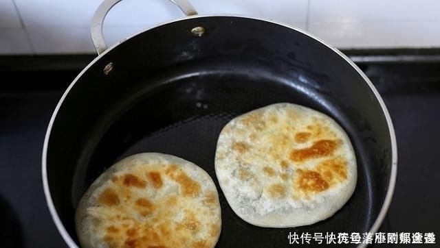 老公做了早餐鸡蛋饼,这么美味的小饼,天天都吃不腻