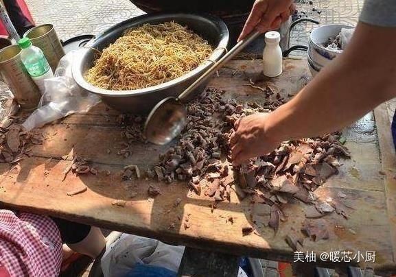 早去|夫妻卖“最牛”小吃,12元1碗,每天只卖300碗,想吃要早去