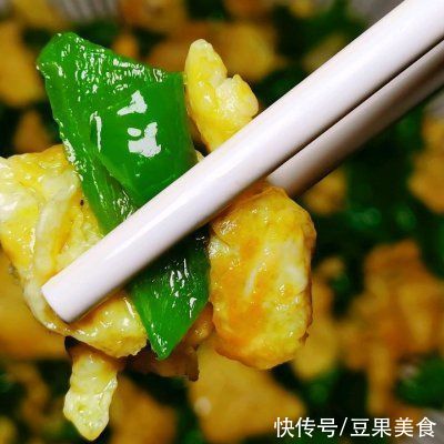 卵磷脂|低脂减脂不长胖，青椒炒蛋脆绿关键～记得这个步骤加点盐