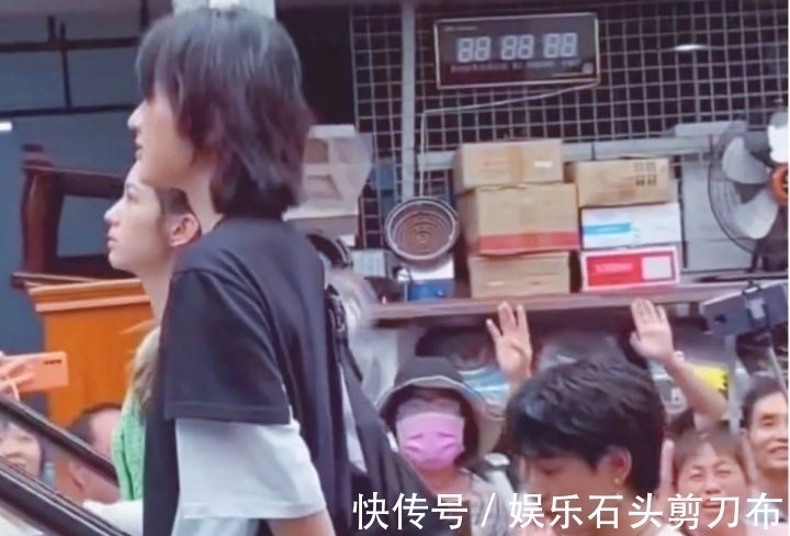 富美|姐姐戴鐐銬她卻要出道,姚安娜闖圈小半年,終于找對路子了