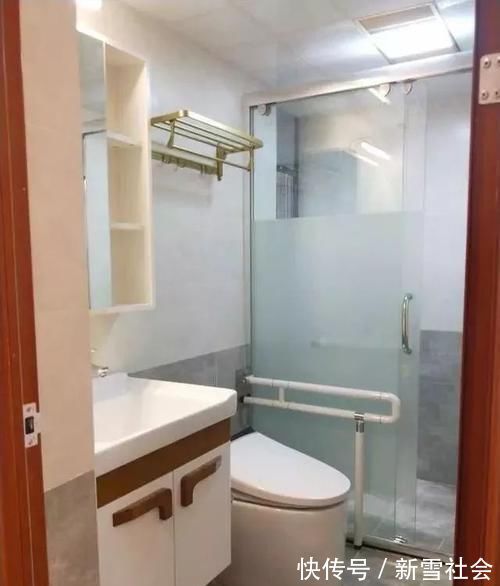 新房|花了四个月，新房硬装才结束，一进门鞋柜特实用，电视墙漂亮极了