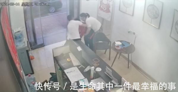 写作业|“去医院就晚了!”11岁儿子被卡喉,宝妈2个“果断”救孩子一命