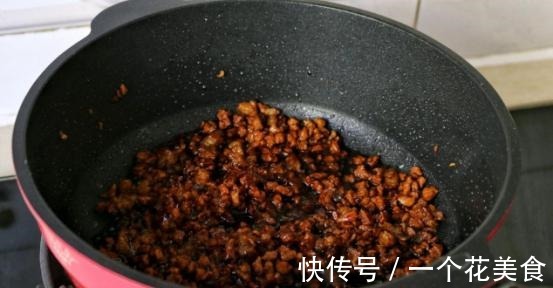 拌面还是香菇肉酱好吃,经典的味道,顺滑劲道!