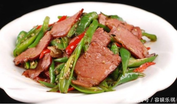 别整天给孩子零花钱买吃的,做道美味家常菜下饭营养还益脑