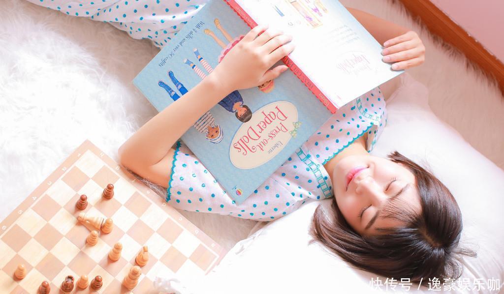 美图|每日美图,短发美女,居家睡衣写真,贤妻良母的标准