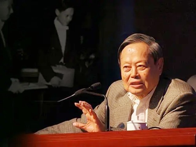 杜聿明#2004年,杨振宁和启功谈书法:我岳父杜聿明的字也很好