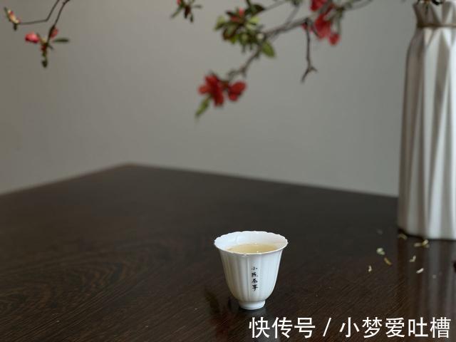 春白茶|冬天煮老白茶暖身，夏天喝新茶解暑，那秋天该如何喝白茶润燥