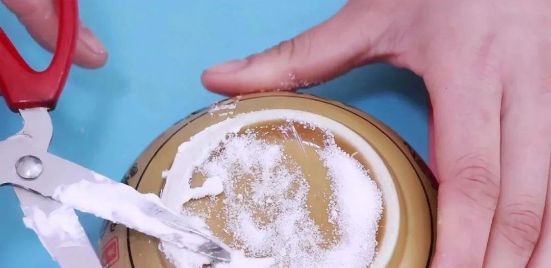 剪刀不管多钝都不要扔，教你一招，剪刀立马锋利如新，简单又实用