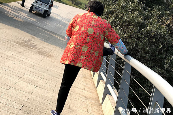 年龄|女性进入更年期最佳年龄是多少岁？若能在这个年龄绝经，值得恭喜