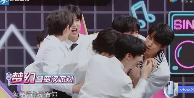 先有观众爆料录制情况,后有张靓颖暗讽节目,《王牌6》怎么了?