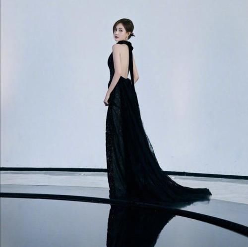 发色有多重要？万年不火的她换了发色秒变仙女！