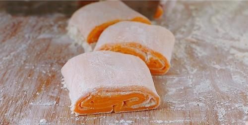 红薯别煮着吃了,教你红薯糕做法,香甜软糯又多层,咬一口特好吃