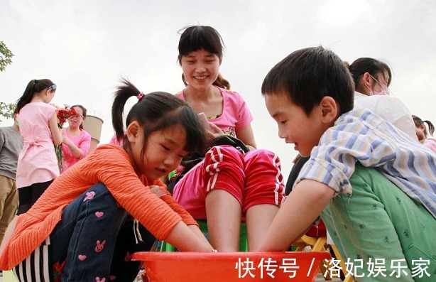 亲子|小学生帮妈妈写请假条火了,单位领导看完泪目奖励千元休假5天