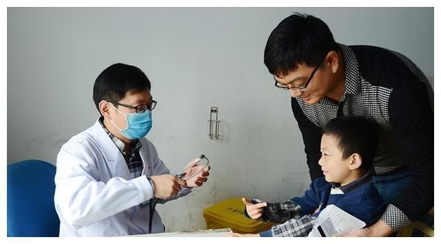 豪豪|孩子因喝水导致积食,医生建议:家长给娃喝水,避开这3个时间段