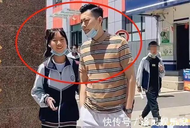 妈妈|“最嫩爸爸”接女儿放学惹人眼红,老师怀疑早恋,妈妈无奈亲爹