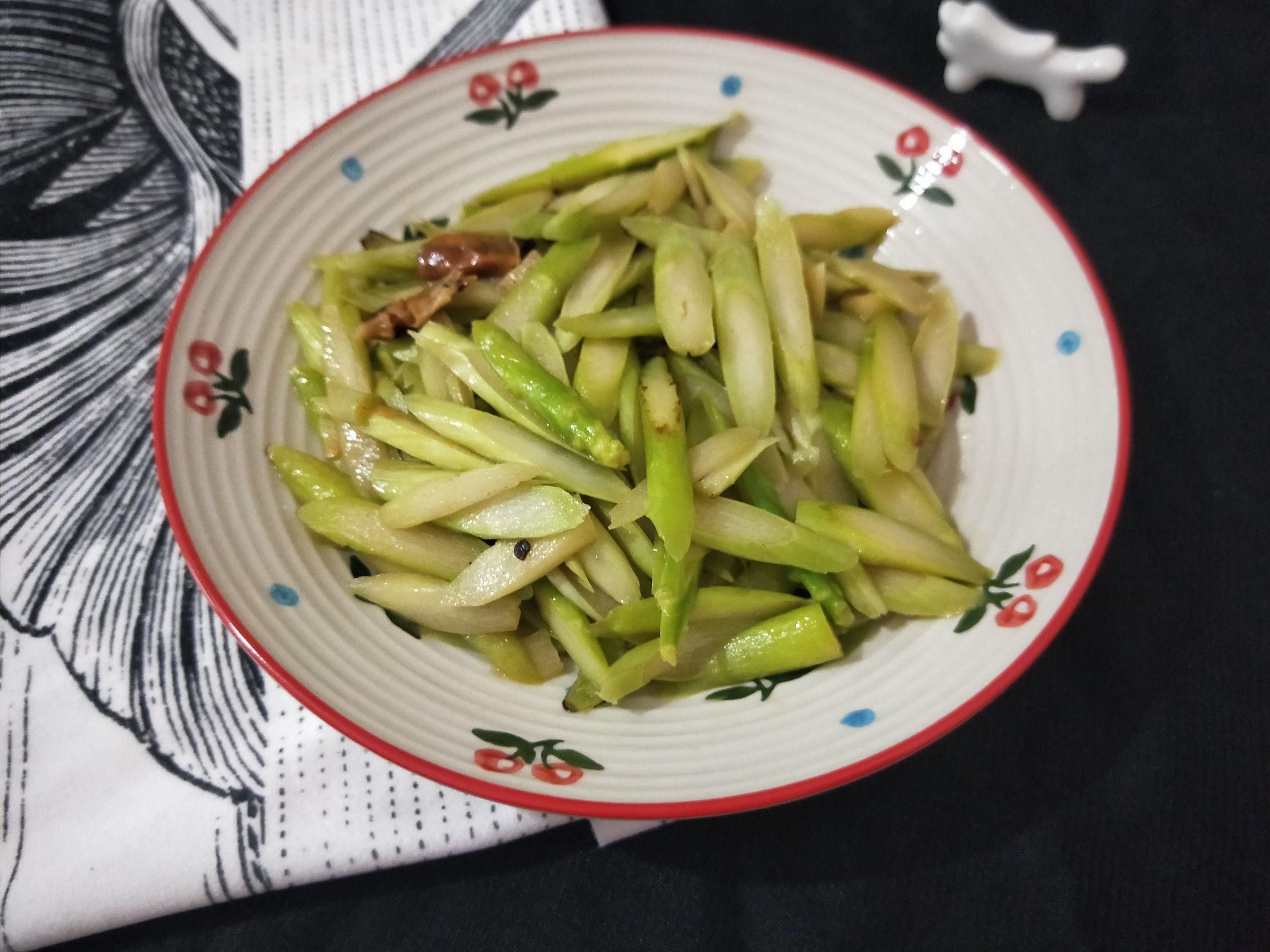 蔬菜中的补钙冠军,钙是鱼肉9倍,比牛奶好吸收,冬天要给孩子吃