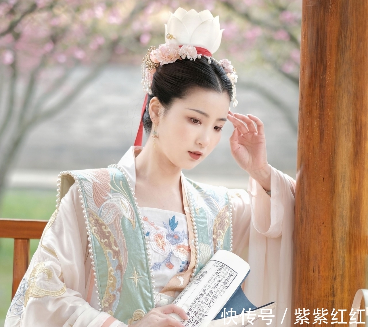 百孔千疮|八声甘州·词:几行字,一怀惆怅,倚遍栏杆