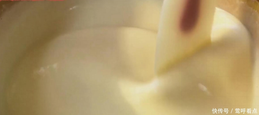 玉米面加3个鸡蛋,不揉面不发面,柔软又筋道,一次10张不够吃