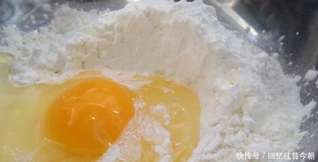 简直|平菇最好吃的做法,外酥里又嫩简直比小酥肉还好吃,第一步是关键