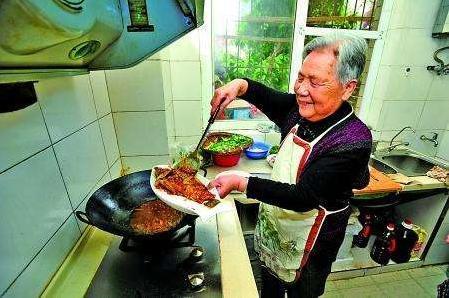 奶奶|1岁半男童,因奶奶的勤俭“节约”,永远的离开了,家人痛哭失声